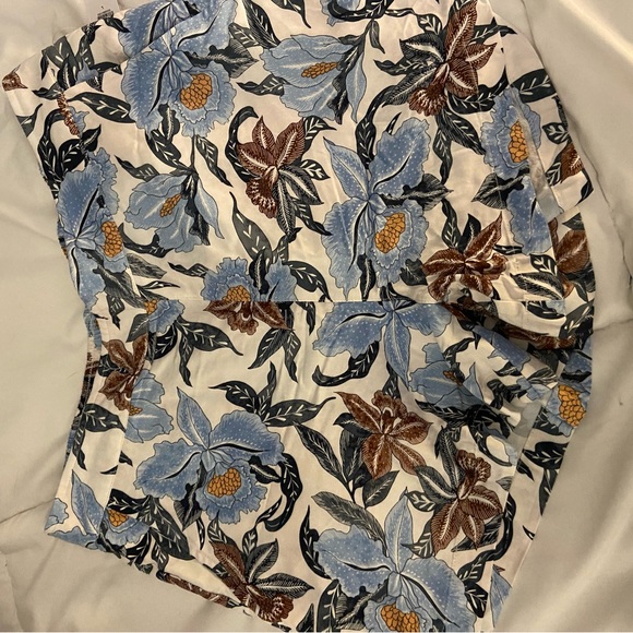 Old navy shorts new with tags - Picture 2 of 3